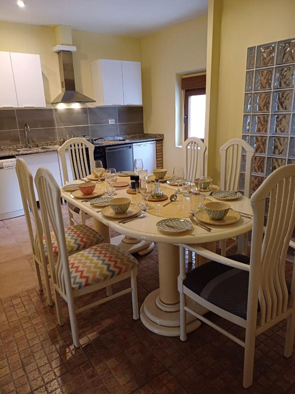 Kitsch Apartment Rasquera Luaran gambar